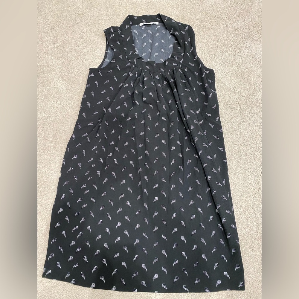 Loyal Hana sleeveless maternity dress with pockets. Size XS